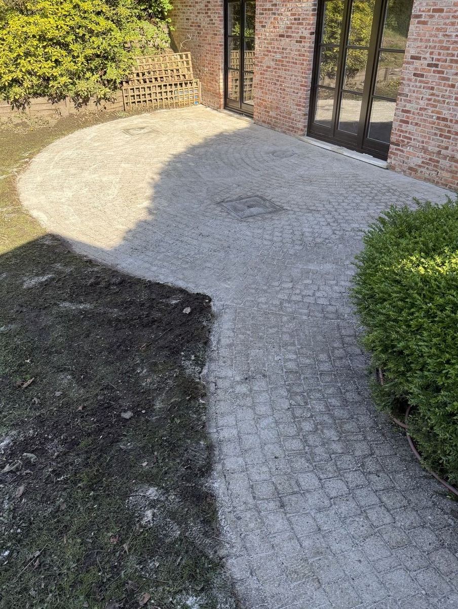 Circular patio after cleaning