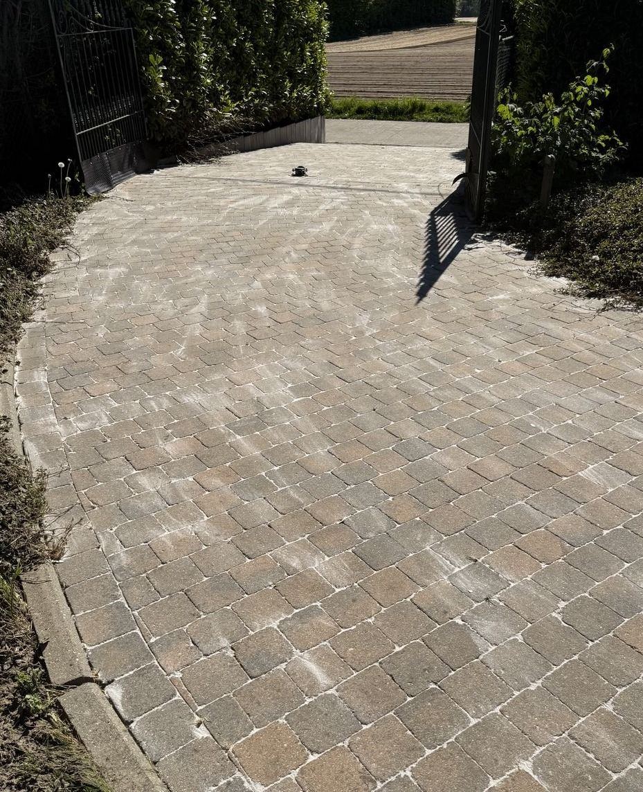 Gate entrance after cleaning
