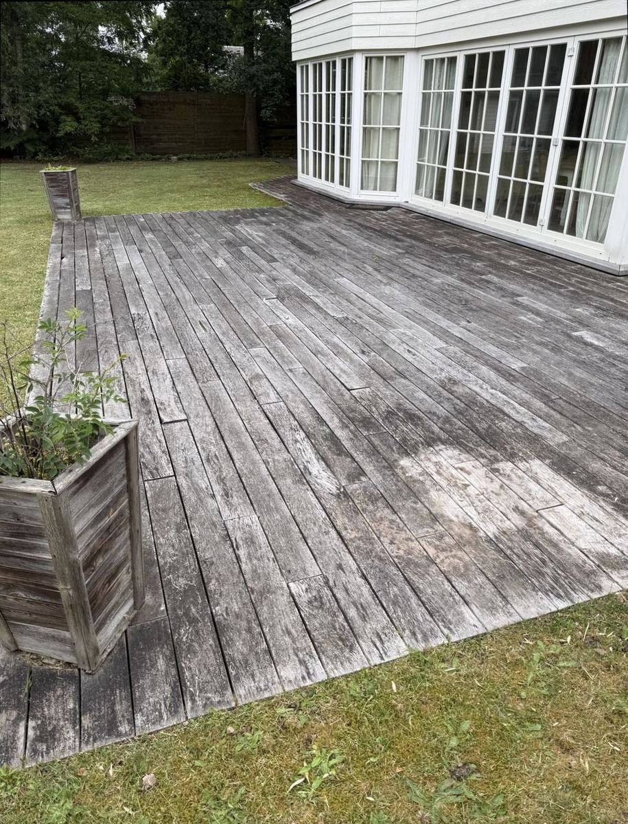 Timber deck before cleaning